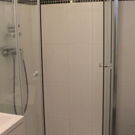 A Deux Pas Des Thermes, Cosy Avec Balcon Et Tous Equipements - Fr-1-503-12 * Balaruc-les-Bains